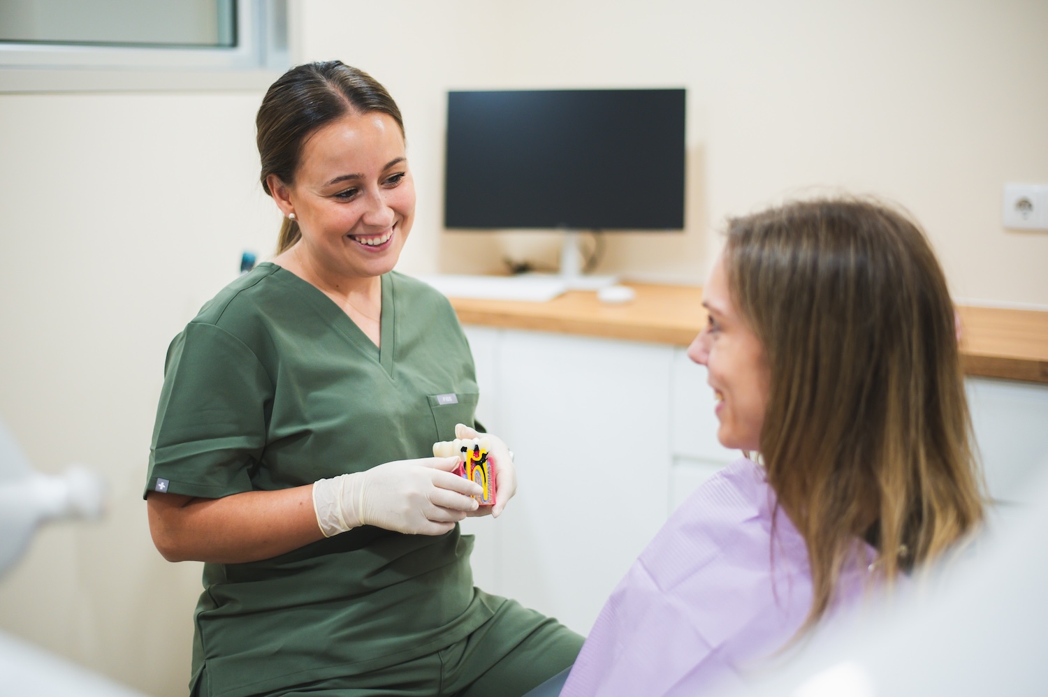 Doctora con paciente